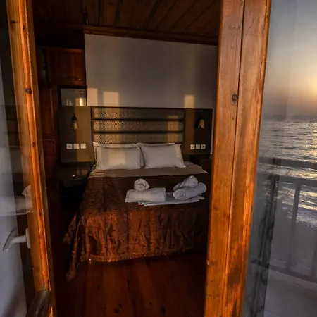 Hotel Kokkino Nero فندق Kókkinon Nerón