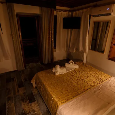 فندق Hotel Kokkino Nero 2*