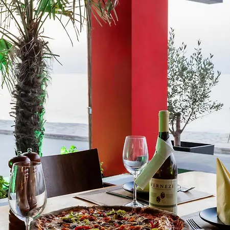Hotel Kokkino Nero فندق Kókkinon Nerón