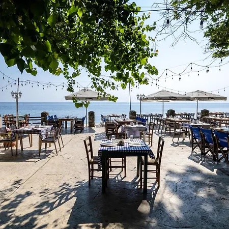 فندق Hotel Kokkino Nero 2*