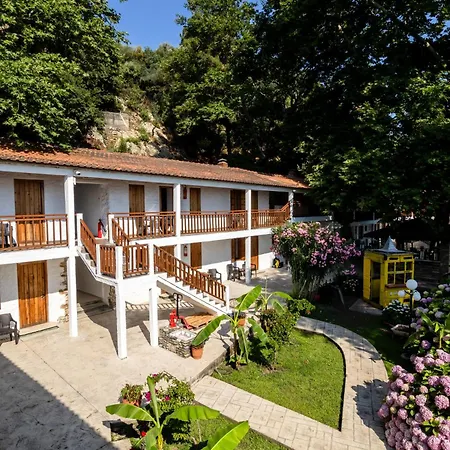 فندق Hotel Kokkino Nero 2*