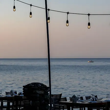 Hotel Kokkino Nero فندق Kókkinon Nerón